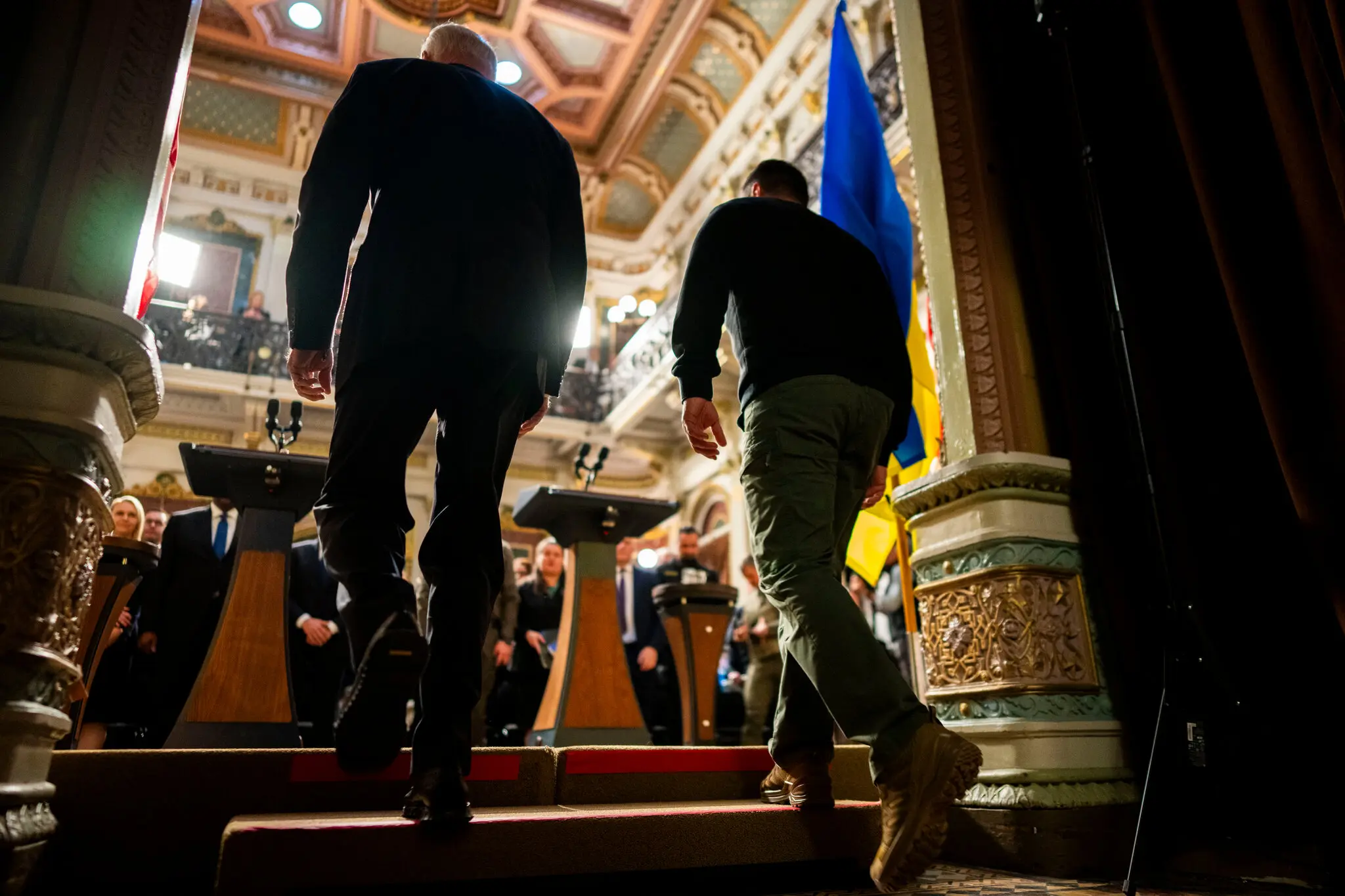 Зеленський фактично віддає свою країну в руки США, даючи зрозуміти, що він не може уявити, що вони покинуть країну перед обличчям терористичної нації.